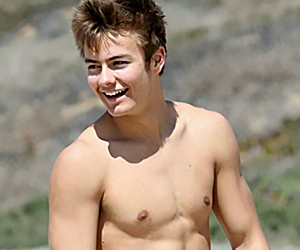 Peyton Meyer Nude